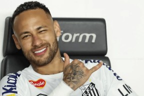 阿森纳不断突破！，内马尔连续二十场比赛得分超过重返赛场观众掌声雷动的简单介绍